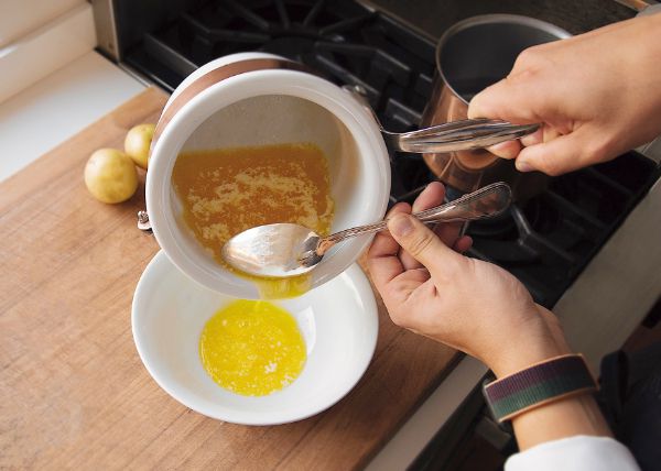 2 - ecumer le beurre fondu Copyright 2023 All rights reserved