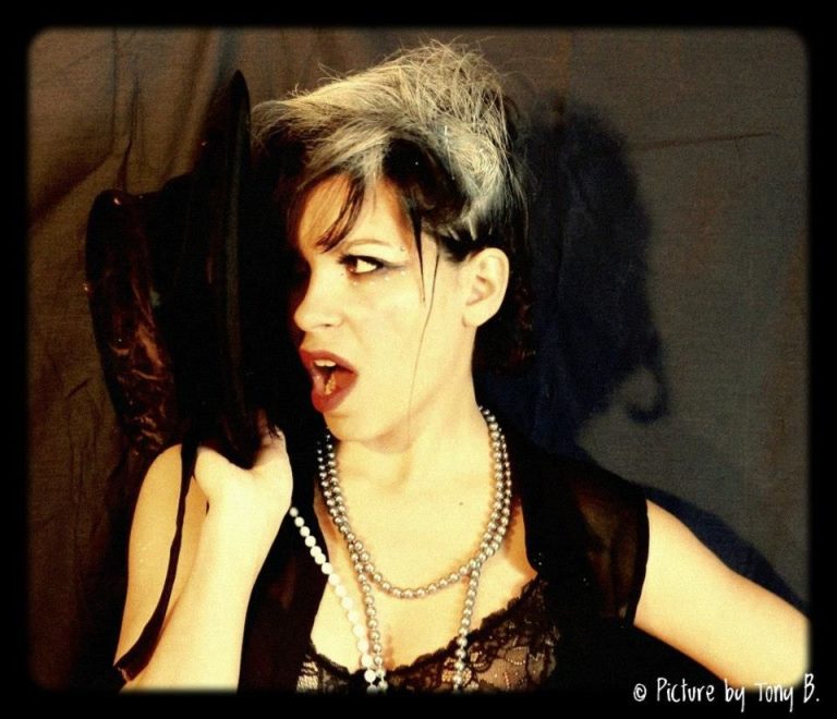 johanna-zaire-interview-romanciere-chanteuse