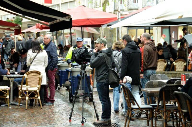 nantes pluie badauds terrasse cafe Ma nature : Nantes sous la pluie