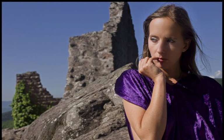 virginie vanos femme belge auteure modele photo bernieshoot