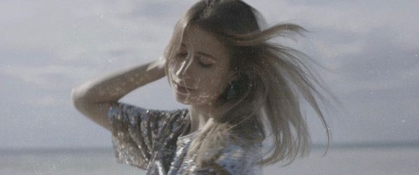 sauvane chanteuse toulouse Sauvane : L'EP Night Thinker entre Électro et Folk - Mon Avis