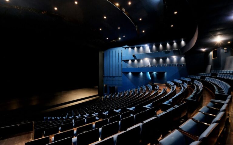 La saison 2024-25 du ThéâtredelaCité c’est 43 spectacles, 1 Festival La Biennale dont 15 inédits, 80% de spectacles accompagnés par le ThéâtredelaCité dont 10 projets portés par des compagnies régionales, 210 représentations, 85 000 à la vente.