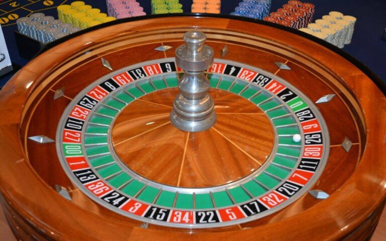 Quels sont les avantages de jouer à la roulette en direct par rapport à la version traditionnelle en ligne ? Réponses dans cet article.