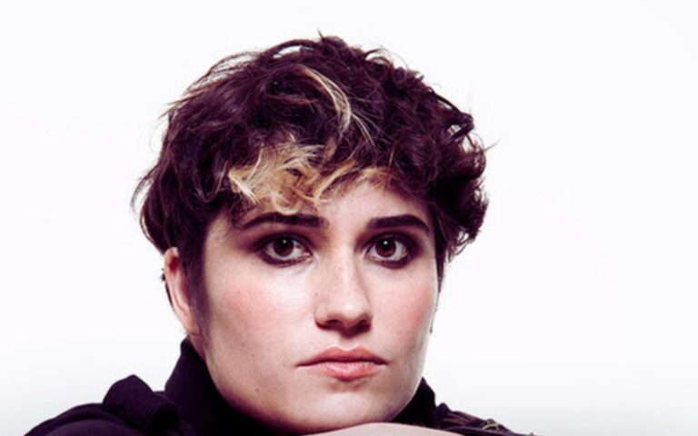 Sab frappe fort avec "On se bat" : découvrez ce titre intense qui explore les amours toxiques et passionnés !