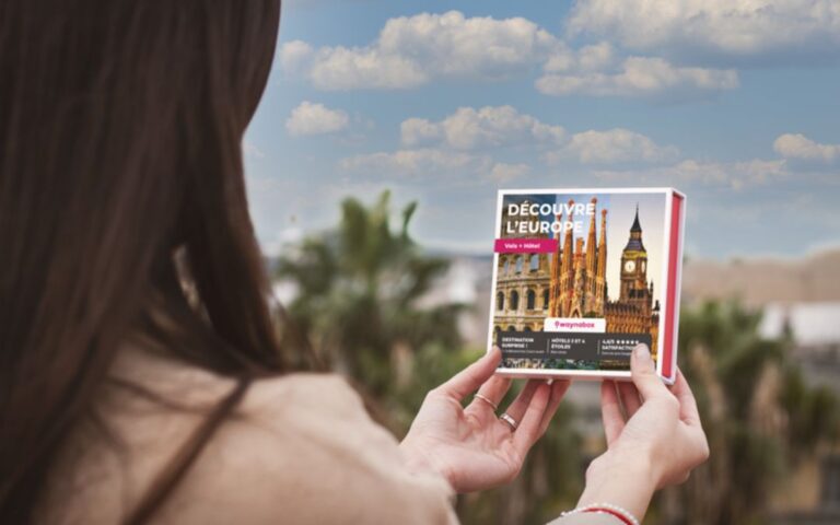 Le meilleur cadeau de Noël : Un voyage surprise à destination inconnue avec Waynabox. Réservez dès maintenant et partez à l'aventure