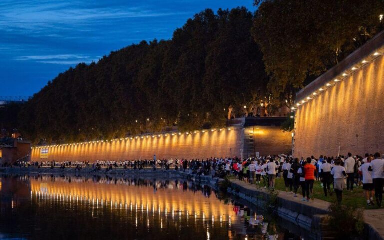 Le 23 novembre, le Cours Dillon à Toulouse se transforme en un océan de lumière. Participez à la Course des Lumières et rejoignez des milliers de personnes solidaires pour soutenir la recherche contre le cancer.
