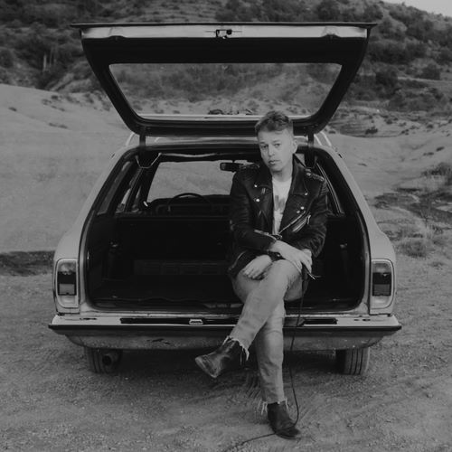 Daisy Lambert : Un Nouveau Clip "Tu me manques" Qui Embrasse les Paradoxes de l'Amour Digital Daisy Lambert : Un Nouveau Clip "Tu me manques" Qui Embrasse les Paradoxes de l'Amour Digital