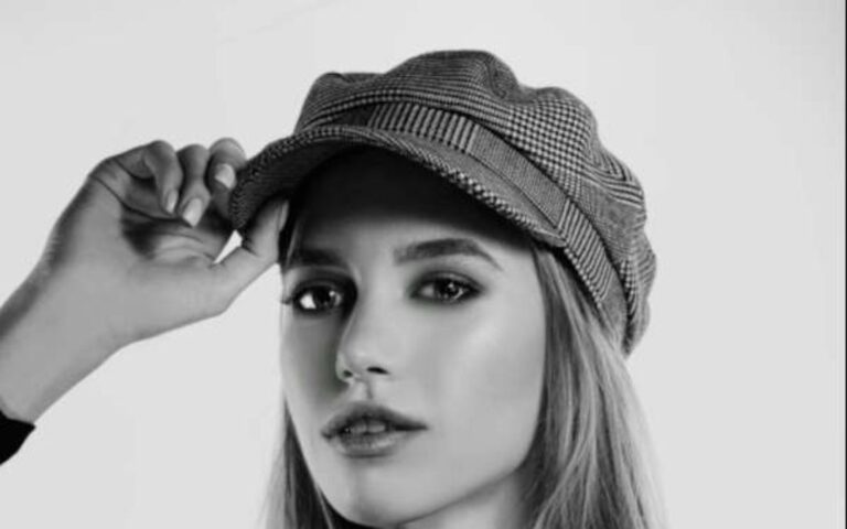 Casquette Femme 2025 : L'Accessoire Mode à Adopter Cette Année