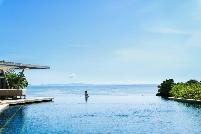 femme bain ocean japon HOSHINOYA : Voyager seul et autrement au Japon