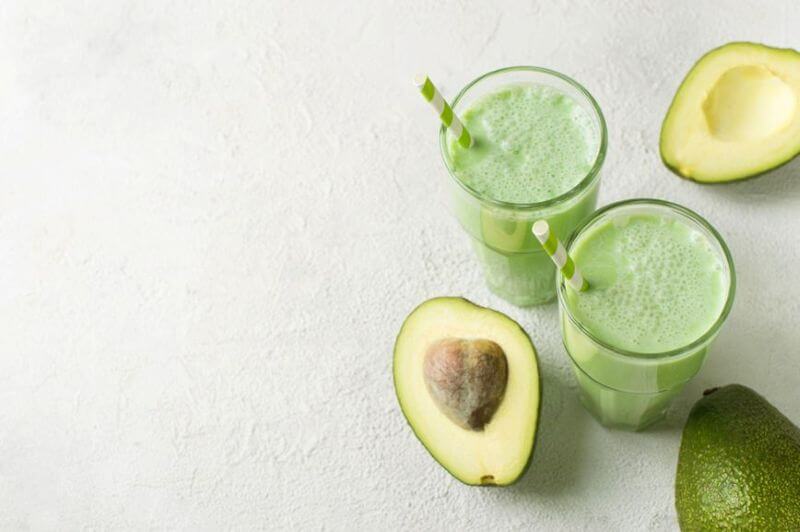 smoothie mocktail avocat Smoothies, mocktails et boissons détox : l’avocat s’invite dans vos verres cet été