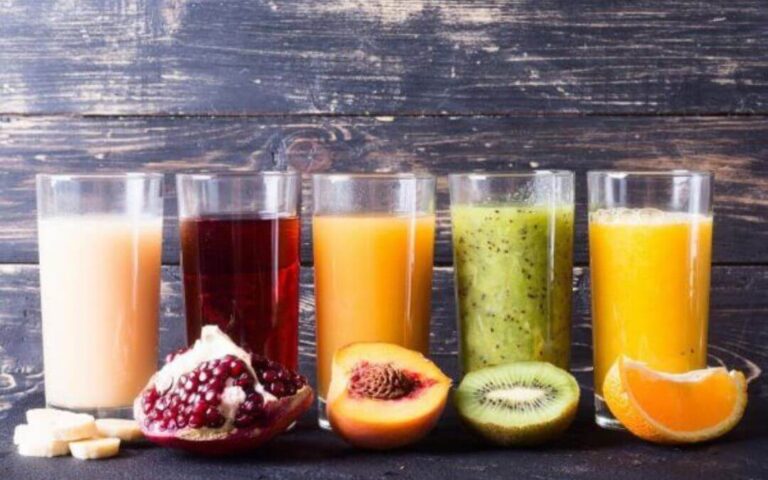 Jus de banane, grenadine, pêche, kiwi, orange