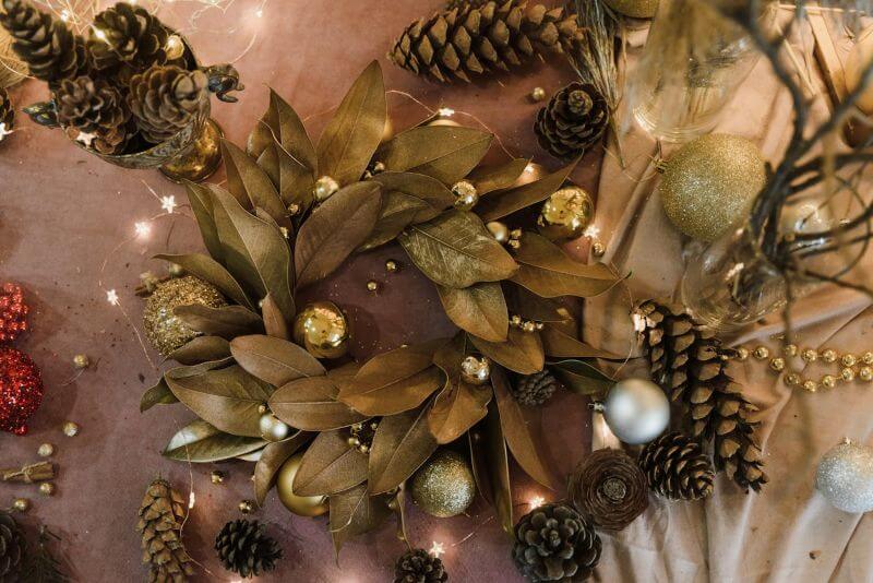 boule or doré couronne avent noël DORÉ et Reflets de l’Avent pour un mois de décembre lumineux