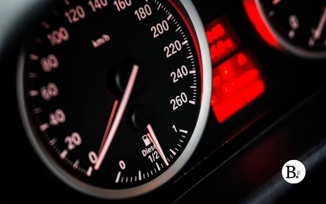 Compteur automobile indicateur de vitesse et de carburant