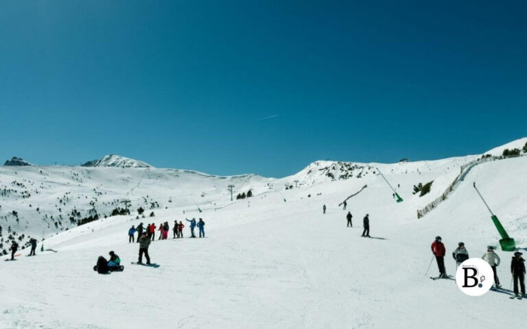Ne manquez pas l'effervescence à Grandvalira Resorts : entre festival électro, gastronomie et conditions de ski records en Andorre.
