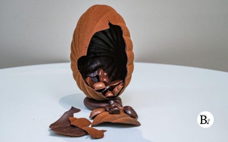 École Ducasse sublime Pâques avec des créations cacaotées d'exception et des formations de haut vol pour les passionnés.