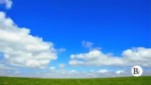 ciel bleu avec des nuages blancs pour le défi photo Lundi Soleil