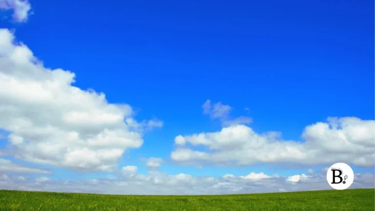 ciel bleu avec des nuages blancs pour le défi photo Lundi Soleil