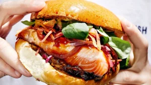 PÈRE et FISH dévoile sa recette du burger écossais, pour un cerveau en bonne santé pour la rentrée