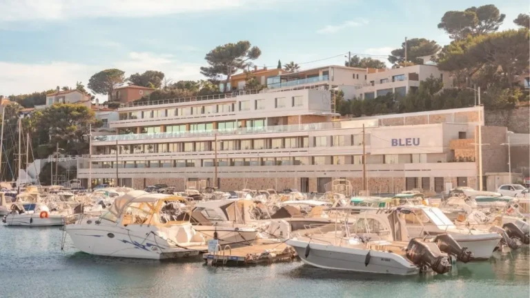 HOTEL BLEU BD © Nicolas Anetson