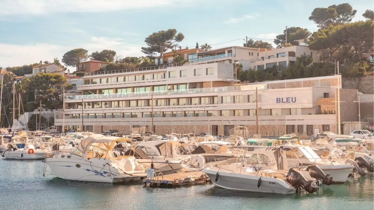 HOTEL BLEU BD © Nicolas Anetson